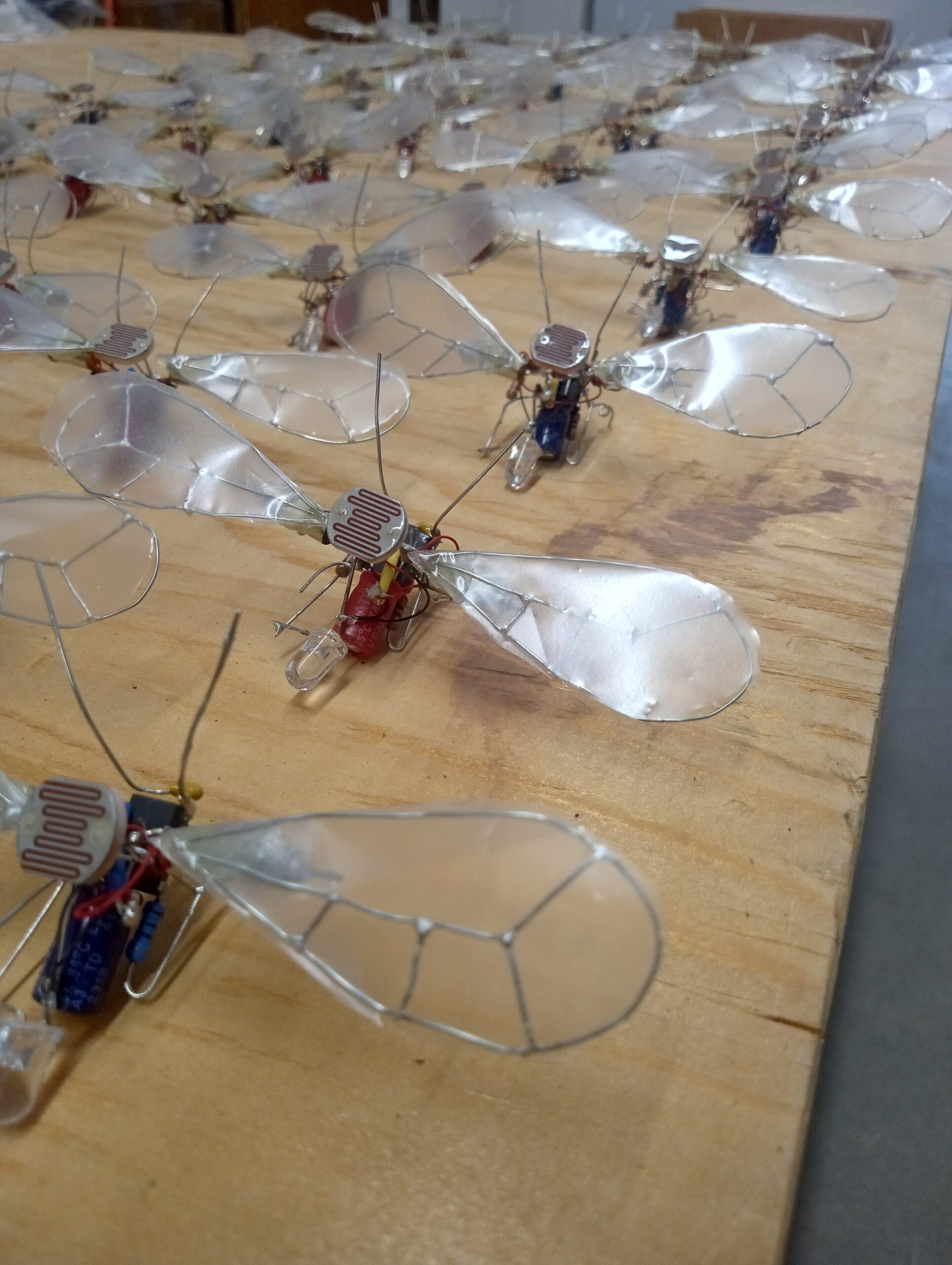 sous les bogues - electronic critters